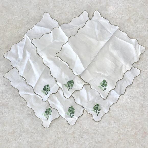 6 vintage white linen napkins with scalloped edges & embroidered - Picture 2 of 6